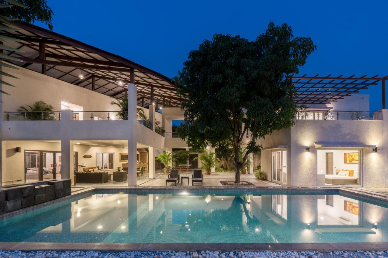 The Leaf By Stayvista - An Enchanting Escape Offering A Pool, Terrace, Lush Lawn, Contemporary Interiors, And Indoor Games Alibag Bagian luar foto