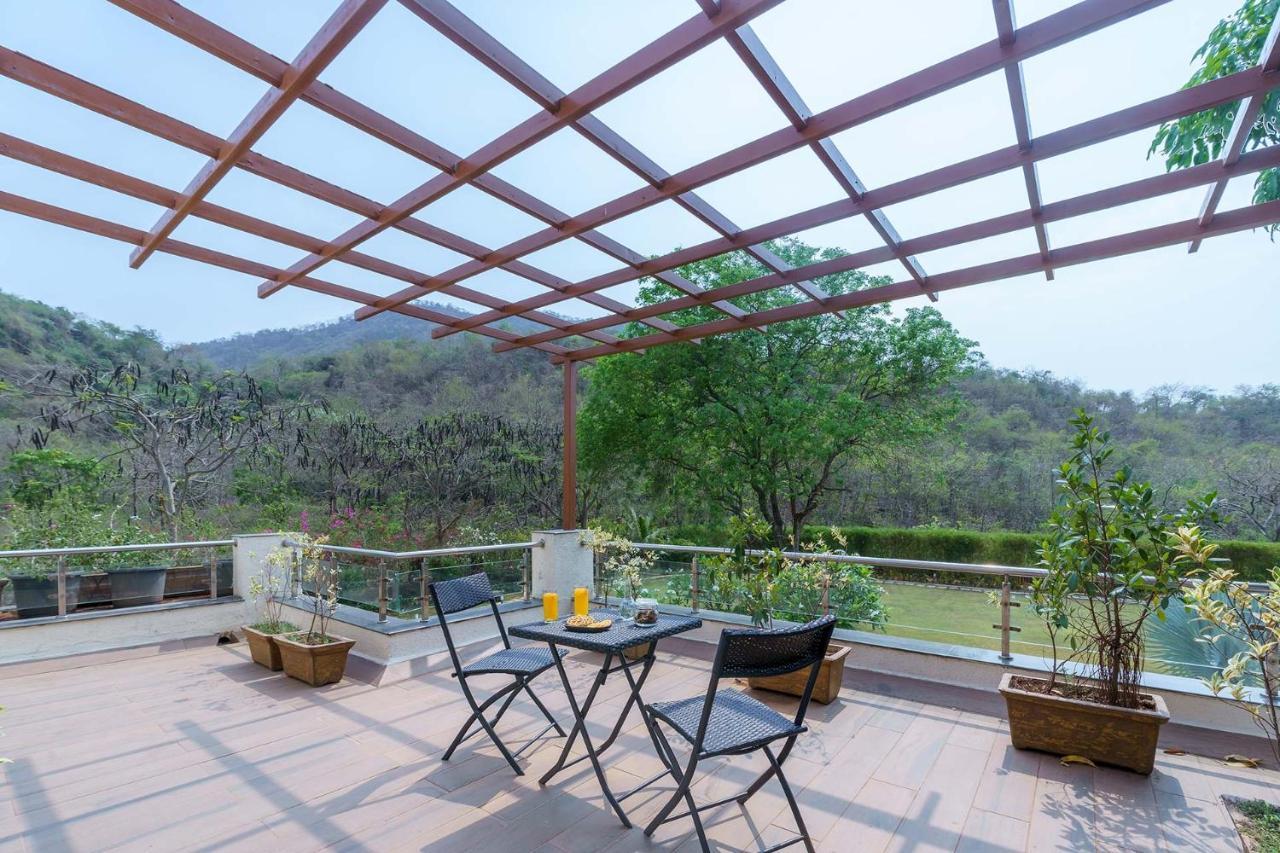 The Leaf By Stayvista - An Enchanting Escape Offering A Pool, Terrace, Lush Lawn, Contemporary Interiors, And Indoor Games Alibag Bagian luar foto