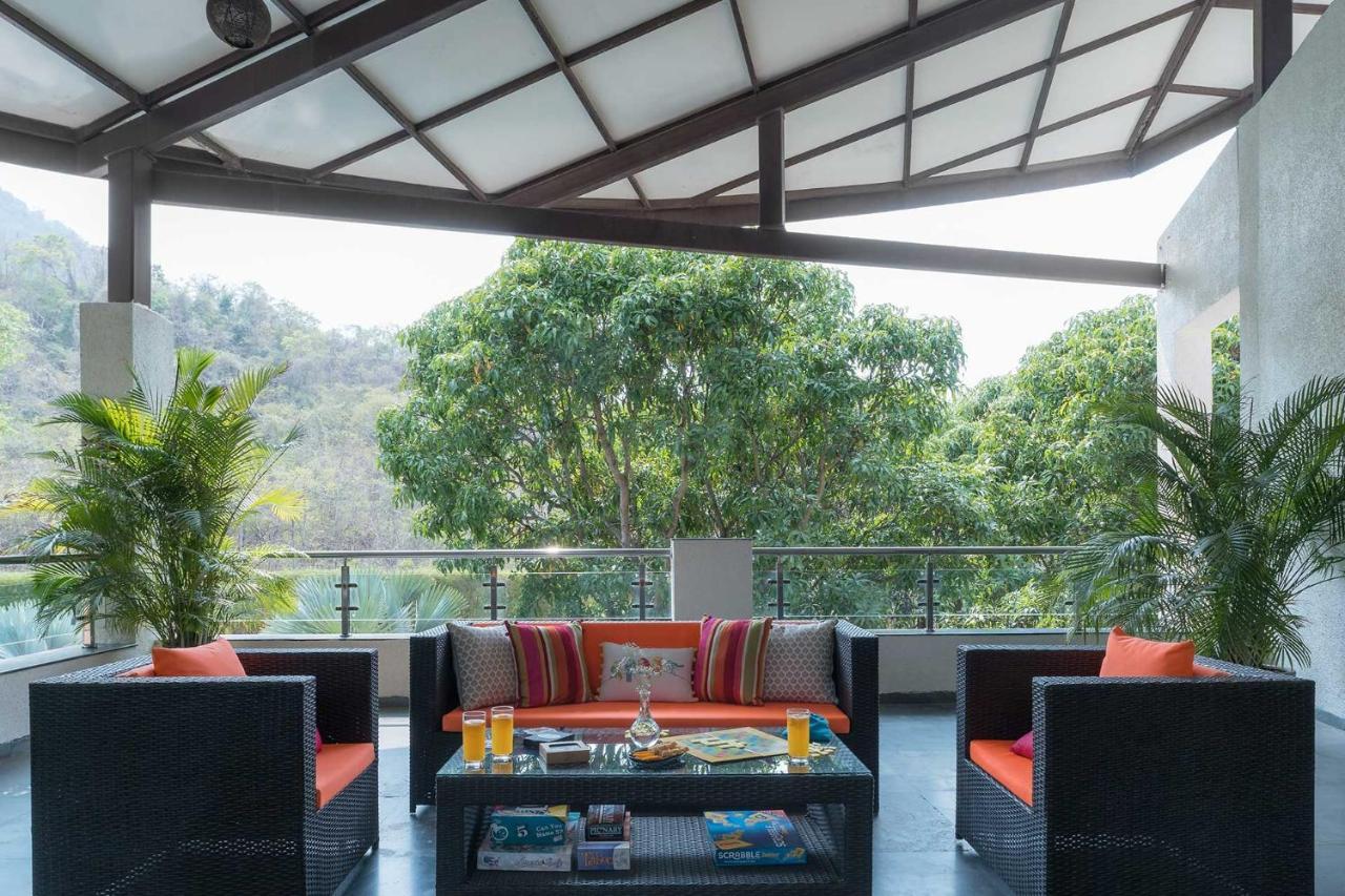 The Leaf By Stayvista - An Enchanting Escape Offering A Pool, Terrace, Lush Lawn, Contemporary Interiors, And Indoor Games Alibag Bagian luar foto