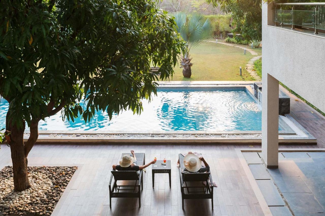 The Leaf By Stayvista - An Enchanting Escape Offering A Pool, Terrace, Lush Lawn, Contemporary Interiors, And Indoor Games Alibag Bagian luar foto