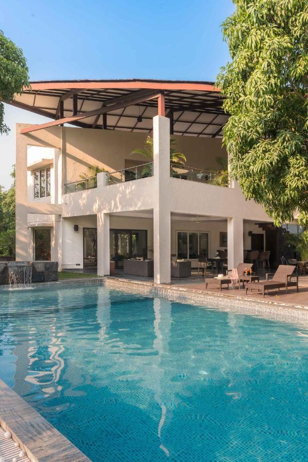 The Leaf By Stayvista - An Enchanting Escape Offering A Pool, Terrace, Lush Lawn, Contemporary Interiors, And Indoor Games Alibag Bagian luar foto