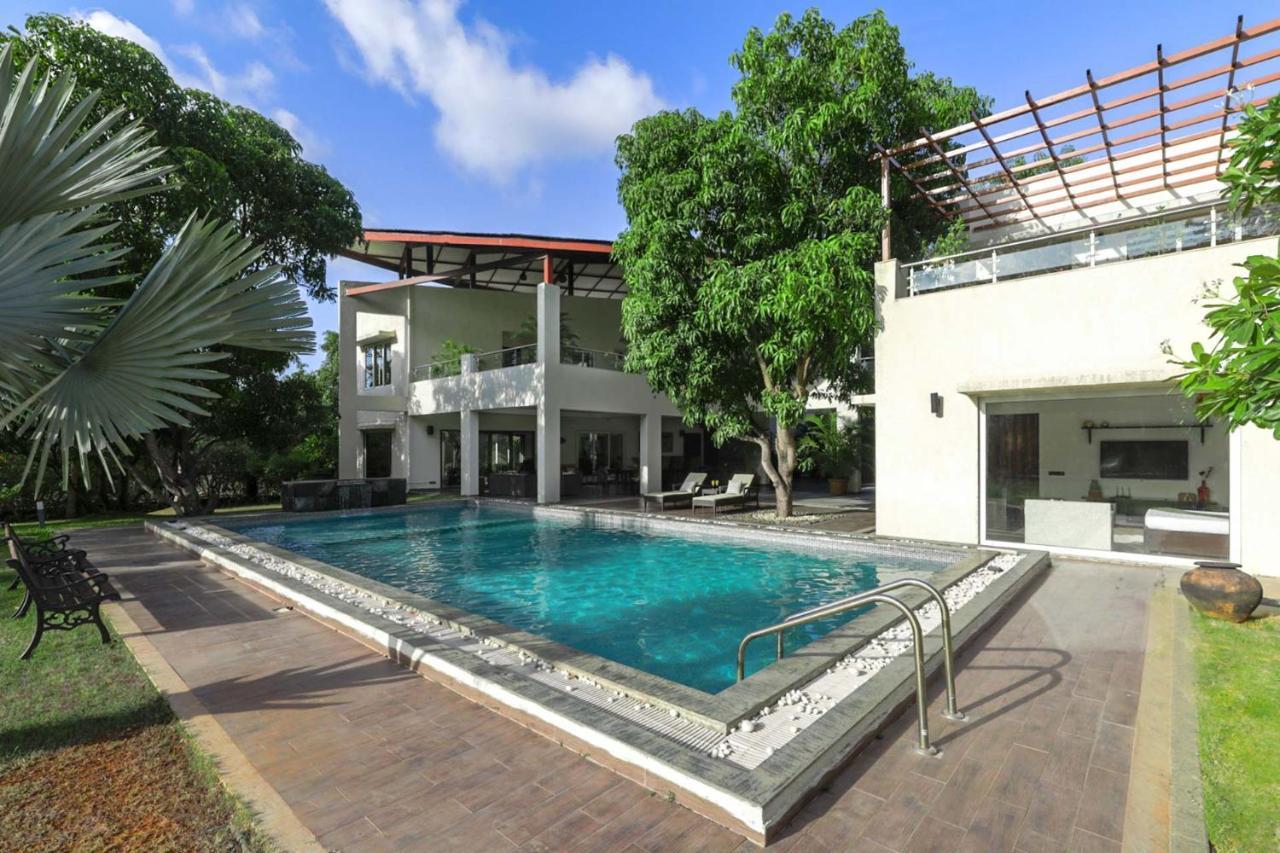 The Leaf By Stayvista - An Enchanting Escape Offering A Pool, Terrace, Lush Lawn, Contemporary Interiors, And Indoor Games Alibag Bagian luar foto